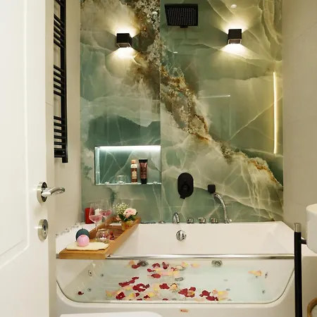 Luxury View Private Jacuzzi شقة تيرانا