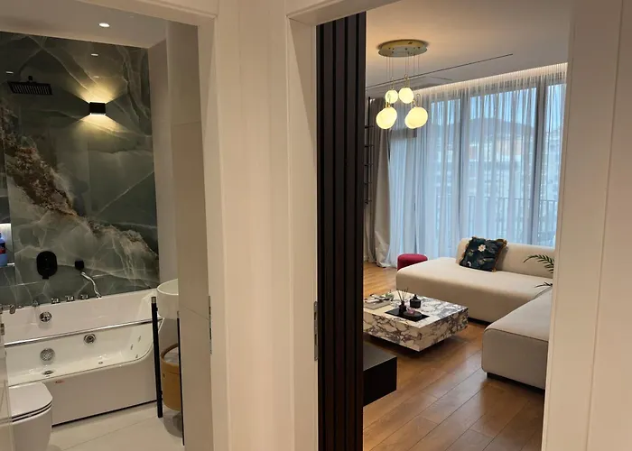 Luxury Lake View Apartment Private Jacuzzi *