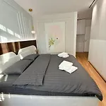Luxury View Private Jacuzzi Apartment Tirana