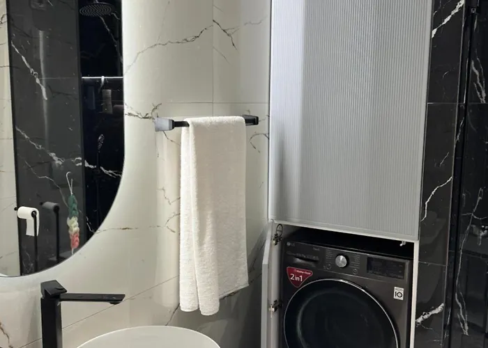 Luxury Lake View Apartment Private Jacuzzi Apartment